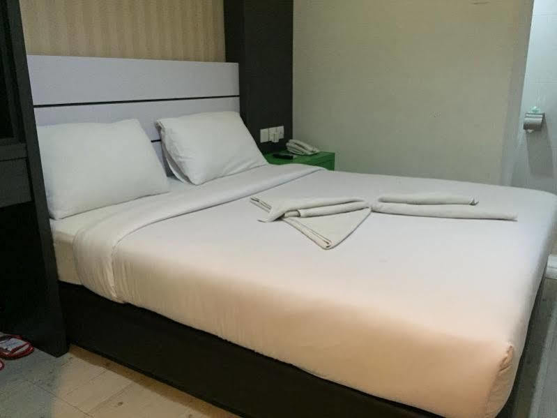 Redlink Hotel Batam Exterior photo